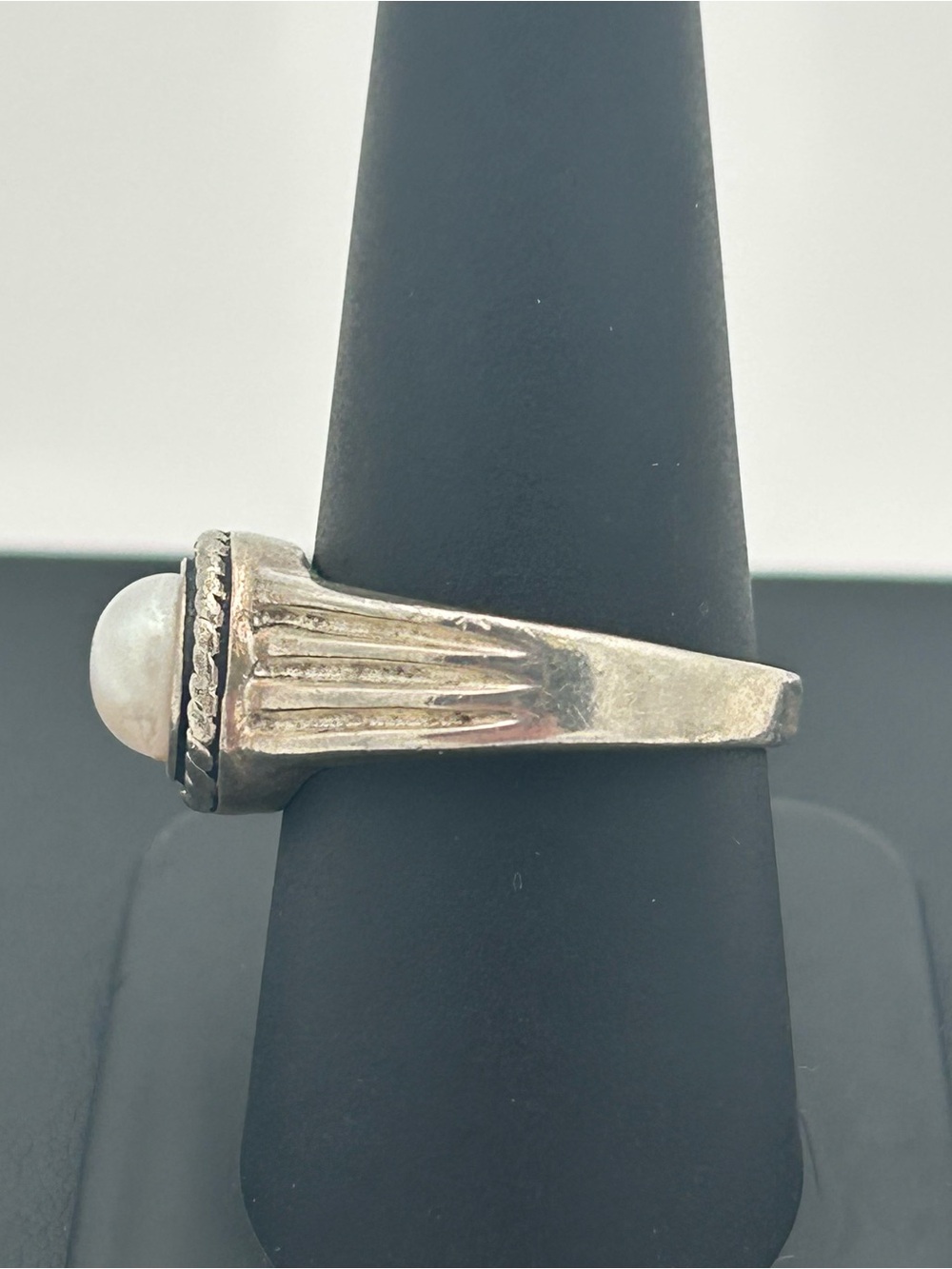 Vintage Sterling Silver Faux Pearl Ring - Picture 4 of 12